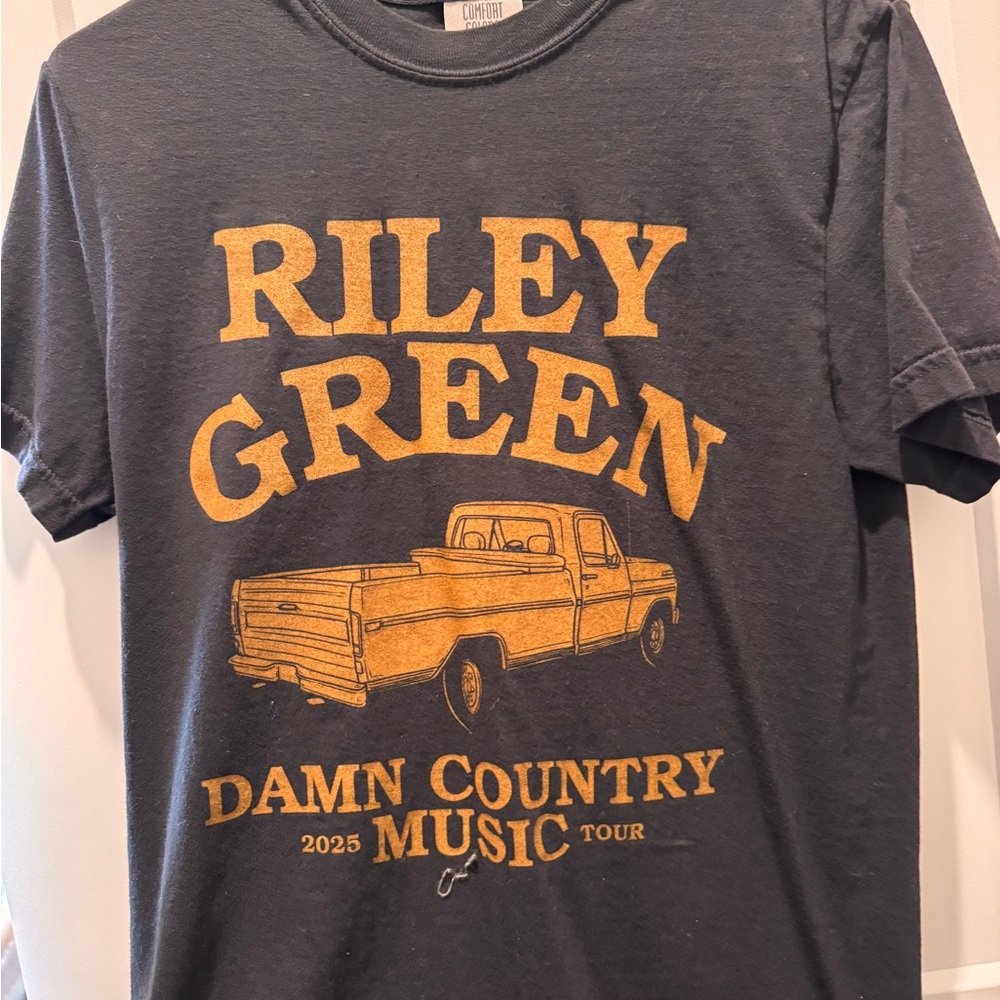 Riley Green tour merch